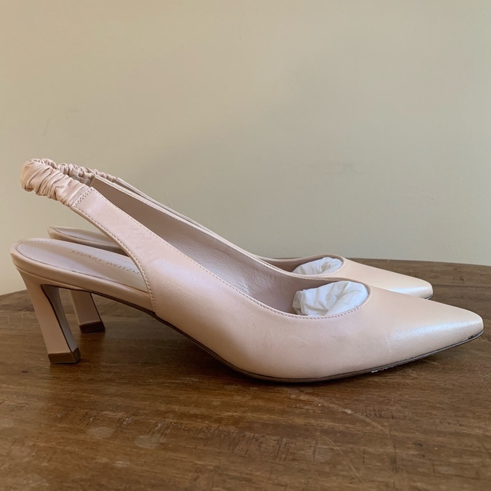 Stuart Weitzman NWOT Size 9 1/2 pumps nude